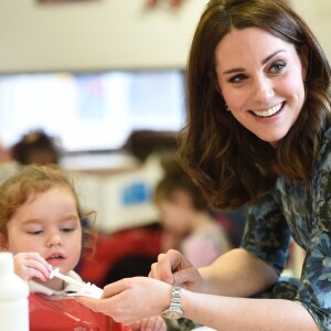 Catherine Kate Middleton (enceinte), duchesse de Cambridge, visite l'école "Reach Academy" à Feltham le 10 janvier 2018.