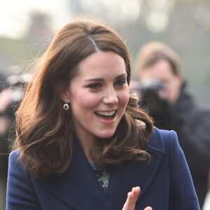 Catherine Kate Middleton (enceinte), duchesse de Cambridge, visite l'école "Reach Academy" à Feltham le 10 janvier 2018.