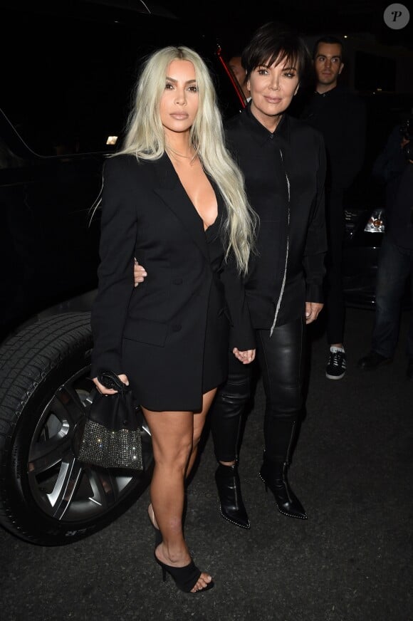 Kim Kardashian et sa mère Kris Jenner arrivent au défilé Alexander Wang lors de la Fashion Week à New York, le 9 septembre 2017