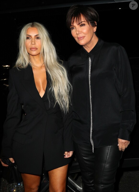 Kim Kardashian et sa mère Kris Jenner arrive au défilé Alexander Wang lors de la Fashion Week à New York, le 9 septembre 2017