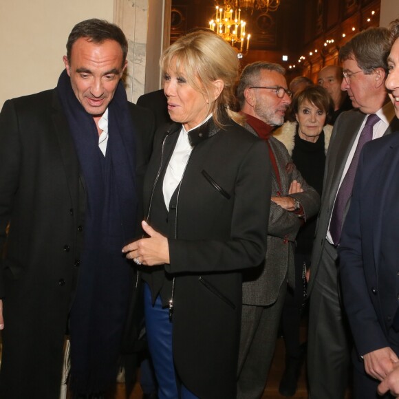 Nikos Aliagas, Brigitte Macron (Trogneux), Xavier Darcos (président de l'Institut français), Stéphane Bern - Remise du prix 2017 "Institut de France / Fondation Stéphane Bern pour l'histoire et le patrimoine" à l'Institut de France à Paris, France, le 11 janvier 2018. © CVS/Bestimage