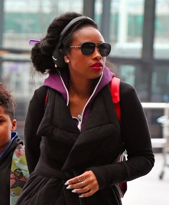 Exclusif - Jennifer Hudson (nouveau coach dans l'émission The Voice en Angleterre) , son fils David Daniel arrivent à l'aéroport de Londres pour prendre un vol le 6 janvier 2018.