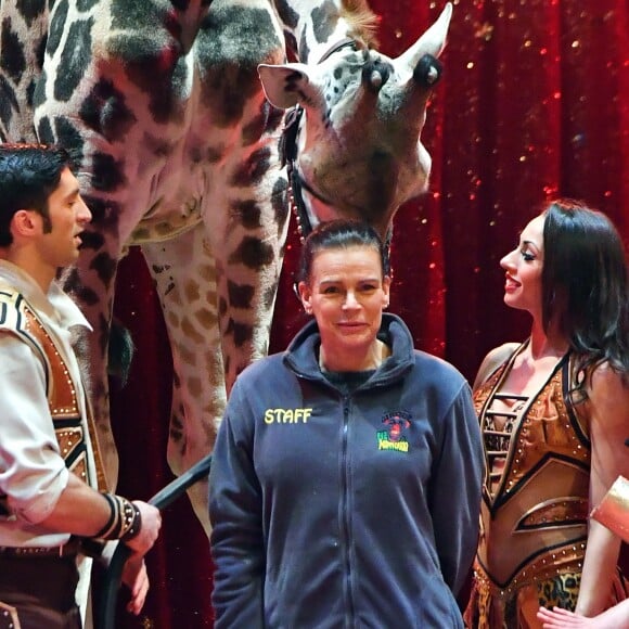 La princesse Stéphanie de Monaco, la girafe de Joseph Richter, la troupe Bingo, le duo Ballance, et M. Loyal alias Petit Gougou lors du photocall de présentation du 42ème Festival International du Cirque de Monte-Carlo sous le chapiteau de Fontvieille le 16 janvier 2018. © Bruno Bebert / Bestimage