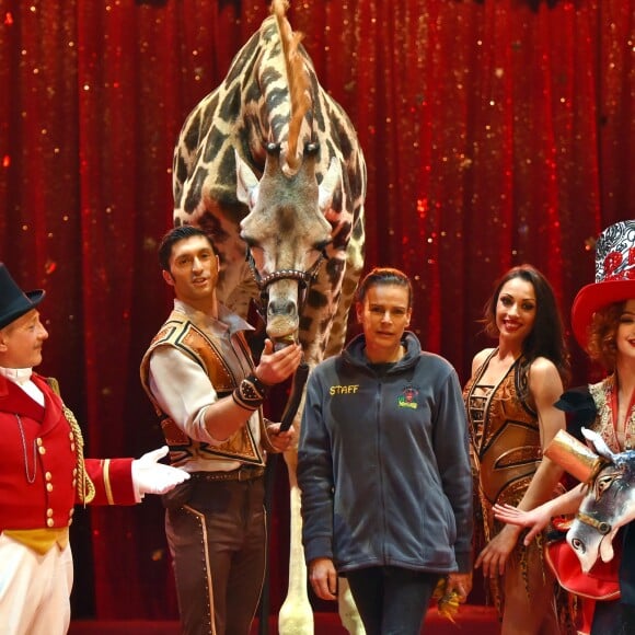 La princesse Stéphanie de Monaco, la girafe de Joseph Richter, la troupe Bingo, le duo Ballance, et M. Loyal alias Petit Gougou lors du photocall de présentation du 42ème Festival International du Cirque de Monte-Carlo sous le chapiteau de Fontvieille le 16 janvier 2018. © Bruno Bebert / Bestimage