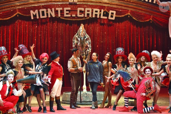 La princesse Stéphanie de Monaco, la girafe de Joseph Richter, la troupe Bingo, le duo Ballance, et M. Loyal alias Petit Gougou lors du photocall de présentation du 42ème Festival International du Cirque de Monte-Carlo sous le chapiteau de Fontvieille le 16 janvier 2018. © Bruno Bebert / Bestimage