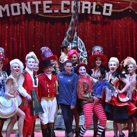 La princesse Stéphanie de Monaco, la girafe de Joseph Richter, la troupe Bingo, le duo Ballance, et M. Loyal alias Petit Gougou lors du photocall de présentation du 42ème Festival International du Cirque de Monte-Carlo sous le chapiteau de Fontvieille le 16 janvier 2018. © Bruno Bebert / Bestimage