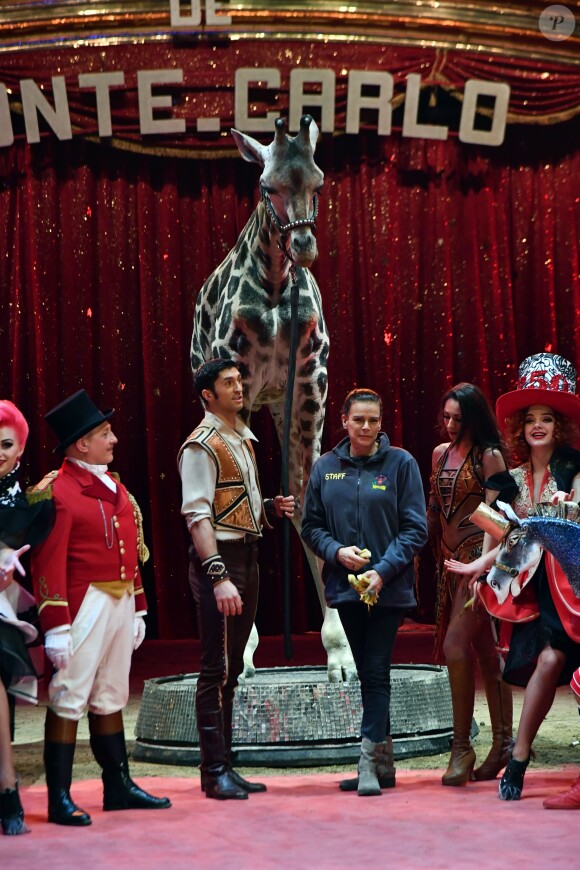 La princesse Stéphanie de Monaco, la girafe de Joseph Richter, la troupe Bingo, le duo Ballance, et M. Loyal alias Petit Gougou lors du photocall de présentation du 42ème Festival International du Cirque de Monte-Carlo sous le chapiteau de Fontvieille le 16 janvier 2018. © Bruno Bebert / Bestimage
