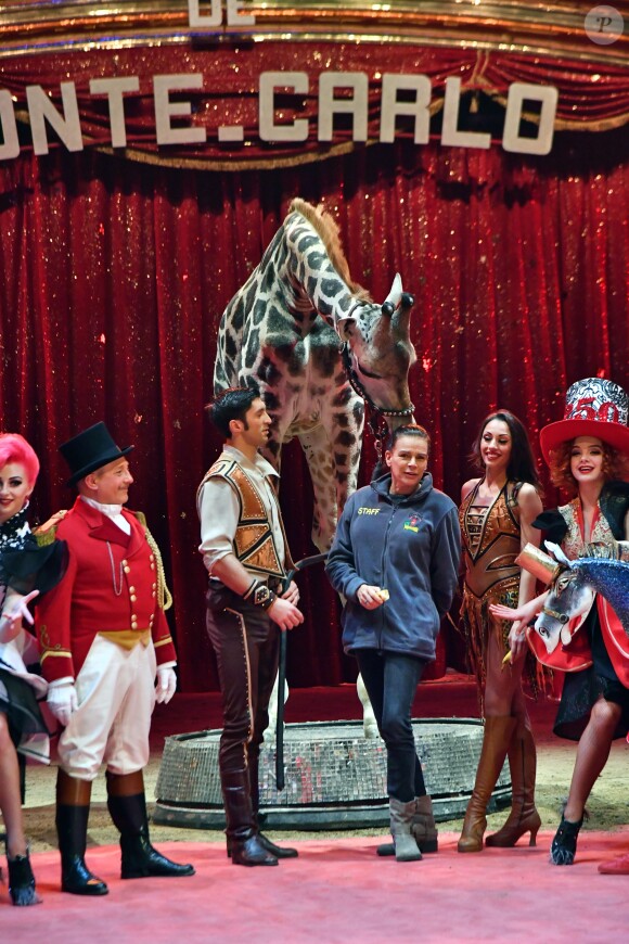 La princesse Stéphanie de Monaco, la girafe de Joseph Richter, la troupe Bingo, le duo Ballance, et M. Loyal alias Petit Gougou lors du photocall de présentation du 42ème Festival International du Cirque de Monte-Carlo sous le chapiteau de Fontvieille le 16 janvier 2018. © Bruno Bebert / Bestimage