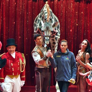 La princesse Stéphanie de Monaco avec Joseph Richter et sa girafe lors du photocall de présentation du 42ème Festival International du Cirque de Monte-Carlo sous le chapiteau de Fontvieille le 16 janvier 2018. © Bruno Bebert / Bestimage