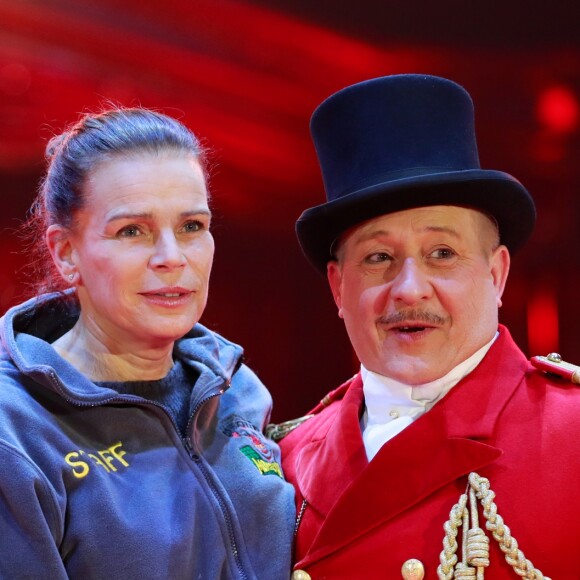 La princesse Stéphanie de Monaco et les artistes lors du photocall de présentation du 42ème Festival International du Cirque de Monte-Carlo sous le chapiteau de Fontvieille le 16 janvier 2018. © Claudia Albuquerque / Bestimage