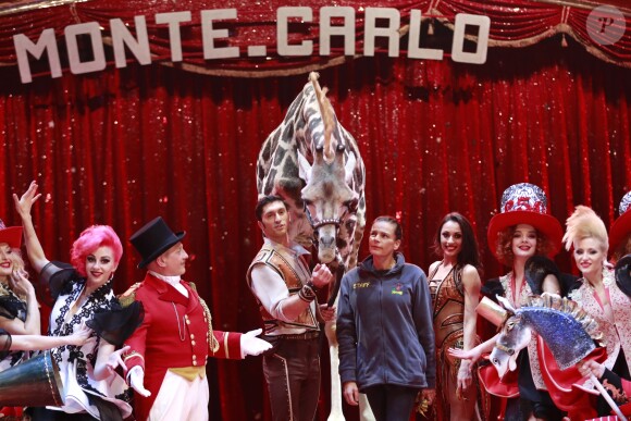 La princesse Stéphanie de Monaco et les artistes lors du photocall de présentation du 42ème Festival International du Cirque de Monte-Carlo sous le chapiteau de Fontvieille le 16 janvier 2018. © Claudia Albuquerque / Bestimage