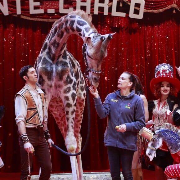 La princesse Stéphanie de Monaco et les artistes lors du photocall de présentation du 42ème Festival International du Cirque de Monte-Carlo sous le chapiteau de Fontvieille le 16 janvier 2018. © Claudia Albuquerque / Bestimage