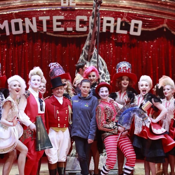 La princesse Stéphanie de Monaco et les artistes lors du photocall de présentation du 42ème Festival International du Cirque de Monte-Carlo sous le chapiteau de Fontvieille le 16 janvier 2018. © Claudia Albuquerque / Bestimage