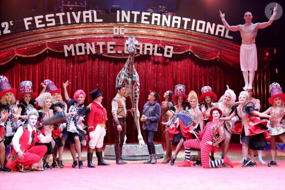 La princesse Stéphanie de Monaco et les artistes lors du photocall de présentation du 42ème Festival International du Cirque de Monte-Carlo sous le chapiteau de Fontvieille le 16 janvier 2018. © Claudia Albuquerque / Bestimage