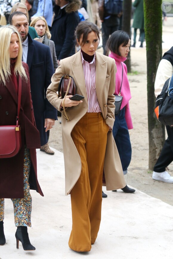 Victoria Beckham - Sorties du défilé de mode Louis Vuitton homme automne-hiver 2018-2019 au Palais Royal à Paris. Le 18 janvier 2018 © CVS - Veeren / Bestimage