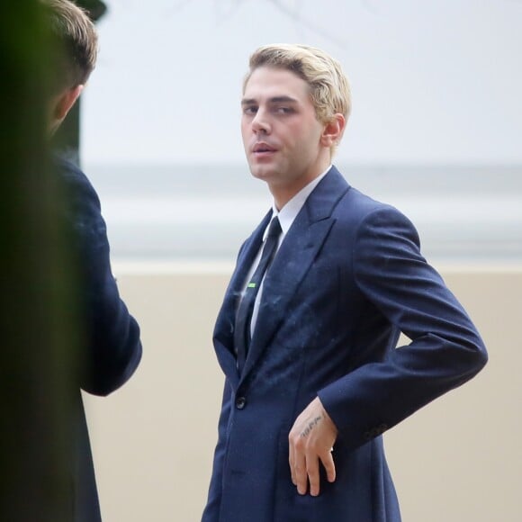 Xavier Dolan - Sorties du défilé de mode Louis Vuitton homme automne-hiver 2018-2019 au Palais Royal à Paris. Le 18 janvier 2018 © CVS - Veeren / Bestimage