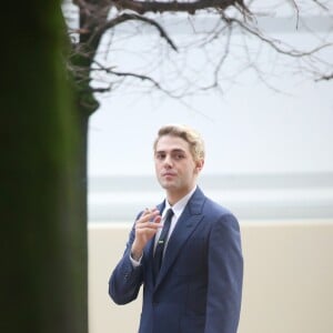 Xavier Dolan - Sorties du défilé de mode Louis Vuitton homme automne-hiver 2018-2019 au Palais Royal à Paris. Le 18 janvier 2018 © CVS - Veeren / Bestimage