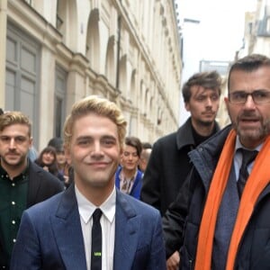 Xavier Dolan - Sorties du défilé de mode Louis Vuitton homme automne-hiver 2018-2019 au Palais Royal à Paris. Le 18 janvier 2018 © CVS - Veeren / Bestimage