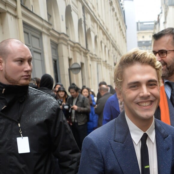 Xavier Dolan - Sorties du défilé de mode Louis Vuitton homme automne-hiver 2018-2019 au Palais Royal à Paris. Le 18 janvier 2018 © CVS - Veeren / Bestimage