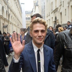 Xavier Dolan - Sorties du défilé de mode Louis Vuitton homme automne-hiver 2018-2019 au Palais Royal à Paris. Le 18 janvier 2018 © CVS - Veeren / Bestimage