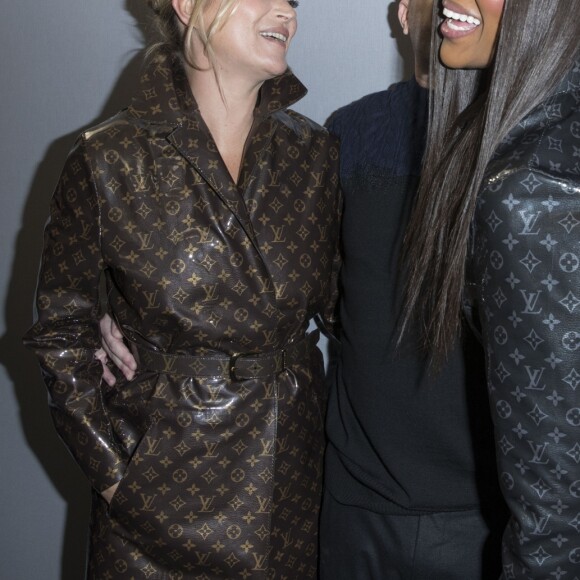 Kim Jones entouré de Kate Moss et Naomi Campbell - Backstage du défilé de mode Louis Vuitton homme automne-hiver 2018-2019 au Palais Royal à Paris. Le 18 janvier 2018 © Olivier Borde / Bestimage