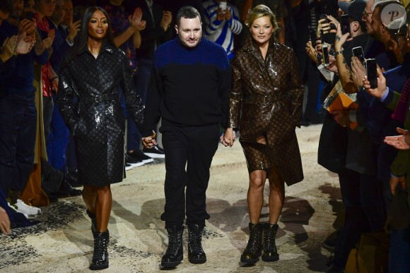 Naomi Campbell et Kate Moss, avec le créateur Kim Jones - Final du défilé Louis Vuitton homme prêt-à-porter Automne-Hiver 2018-2019 à Paris le 18 janvier 2018.