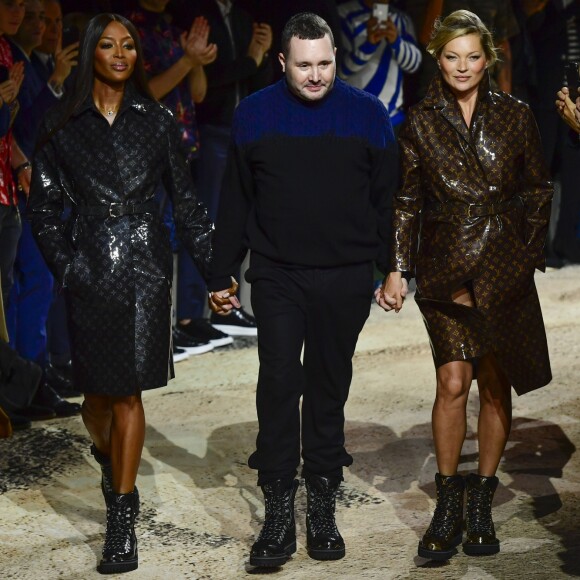 Naomi Campbell et Kate Moss, avec le créateur Kim Jones - Final du défilé Louis Vuitton homme prêt-à-porter Automne-Hiver 2018-2019 à Paris le 18 janvier 2018.