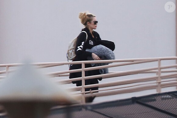 Exclusif - Khloé Kardashian accompagnant Lamar Odom à l'hôpital Sunrise à Las Vegas, le 19 octobre 2015, peu de temps après l'overdose qui a failli lui coûter la vie.