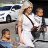 Kim Kardashian avec ses enfants North West et Saint West à Los Angeles, le 21 septembre 2017