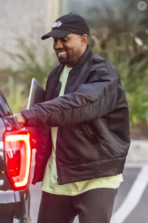 Exclusif - Kanye West quitte ses bureaux à Calabasas le 19 janvier 2018.