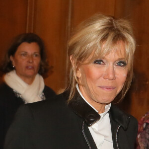 Semi-exclusif - Brigitte Macron (Trogneux) - Remise du prix 2017 "Institut de France / Fondation Stéphane Bern pour l'histoire et le patrimoine" à l'Institut de France à Paris, France, le 11 janvier 2018. La Fondation Stéphane Bern pour l'Histoire et le Patrimoine - Institut de France a pour objet de concourir à la protection du Patrimoine et de financer des projets d'éducation et de partage des connaissances sur l'Histoire. © CVS/Bestimage