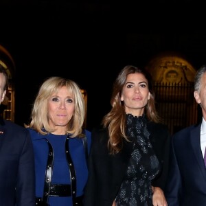 Emmanuel Macron, Président de la République française, accompagné de son épouse, la Première Dame Brigitte Macron, ont convié Mauricio Macri, Président de la République d'Argentine et son épouse Juliana Awada Macri pour un dîner dans le restaurant du grand chef cuisinier Guy Savoy, situé à la Monnaie de Paris. Les deux couples ont emprunté, à pieds, le pont des Arts pour se rendre dans le célèbre établissement situé en bord de Seine. Paris, le 26 Janvier 2018. © Dominique Jacovides/Bestimage