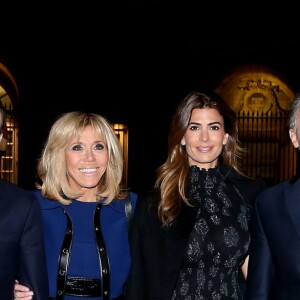 Emmanuel Macron, Président de la République française, accompagné de son épouse, la Première Dame Brigitte Macron, ont convié Mauricio Macri, Président de la République d'Argentine et son épouse Juliana Awada Macri pour un dîner dans le restaurant du grand chef cuisinier Guy Savoy, situé à la Monnaie de Paris. Les deux couples ont emprunté, à pieds, le pont des Arts pour se rendre dans le célèbre établissement situé en bord de Seine. Paris, le 26 Janvier 2018. © Dominique Jacovides/Bestimage