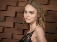 Lily-Rose Depp fait tomber le haut... puis s'éclate avec sa tante