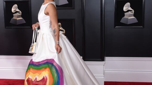 Grammy Awards 2018 : La robe d'une chanteuse provoque le scandale