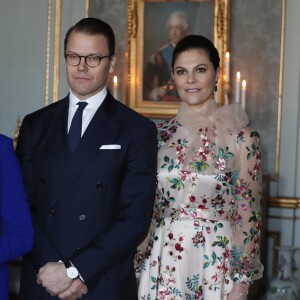 Kate Middleton, enceinte (en robe Catherine Walker), et le prince William, duc et duchesse de Cambridge, ont été accueillis par la famille royale de Suède au palais royale Drottningholm à Stockholm le 30 janvier 2018 au premier jour de leur visite officielle en Scandinavie. La princesse héritière Victoria de Suède et le prince Daniel (photo) se joignaient au roi Carl XVI Gustaf et à la reine Silvia pour leur souhaiter la bienvenue et déjeuner avec eux.