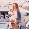 Isabella Cruise, bébé, et sa mère Nicole Kidman. Juillet 1993.