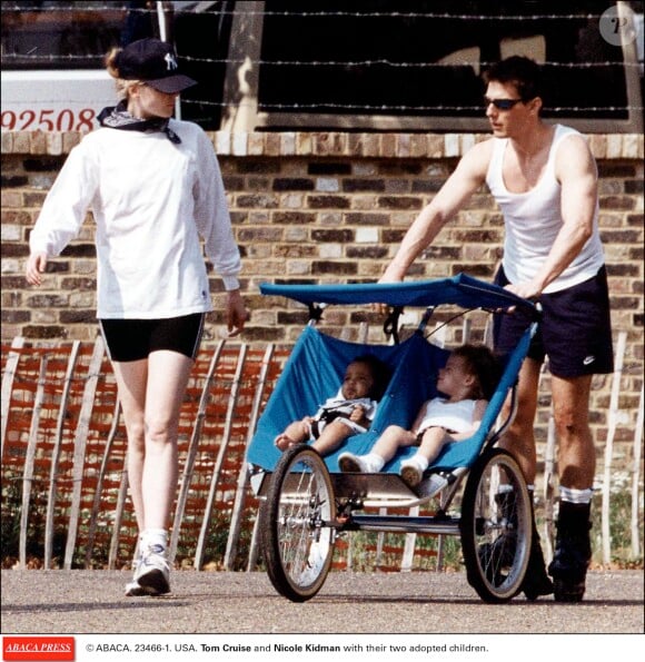 Tom Cruise, Nicole Kidman et leurs enfants Connor et Isabella. Février 2001.