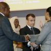 Le président sénégalais Macky Sall, Emmanuel Macron et Rihanna lors de la conférence de financement du Partenariat mondial pour l'éducation (PME) organisée à Dakar, Sénégal, le 2 février 2018.