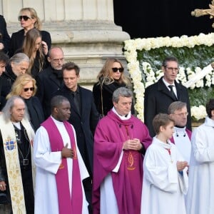 Tony Scotti, Jean-Jacques Debout, Sylvie Vartan, David Hallyday, Laura Smet, le père Guy Gilbert, Mgr Benoist de Sinety - Sorties de l'église de la Madeleine après les obsèques de Johnny Hallyday à Paris le 9 décembre 2017. © Veeren / Bestimage