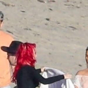 Exclusif - Kim Kardashian porte une tenue très transparente lors d'un photoshoot sur la plage à Malibu, le 22 janvier 2018.