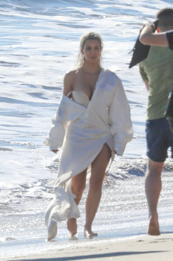 Exclusif - Kim Kardashian lors d'un photoshoot sur la plage à Malibu, le 22 janvier 2018.