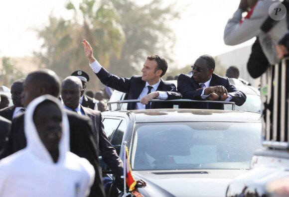 Emmanuel Macron, Macky Sall - Après avoir été accueillis par le Président de la République du Sénégal, Macky Sall et son épouse Marène Sall sur l'aéroport de Saint-Louis, le Président de la République française, Emmanuel Macron accompagné de son épouse Brigitte Macron ont participé à un bain de foule dans les rues de la ville. Ils se sont, ensuite, rendus sur la Langue de Barbarie, touchée par l'érosion côtière avant d'aller sur la place Faidherbe pour une allocution des deux chefs d'états. Avant de quitter Saint-Louis, le couple présidentiel est allé à la rencontre des élèves d'une école à l'occasion du lancement symbolique d'un concours sur les cent ans de l'Aéropostale. Saint-Louis, Sénégal le le 3 Février 2018. © Dominique Jacovides/Bestimage