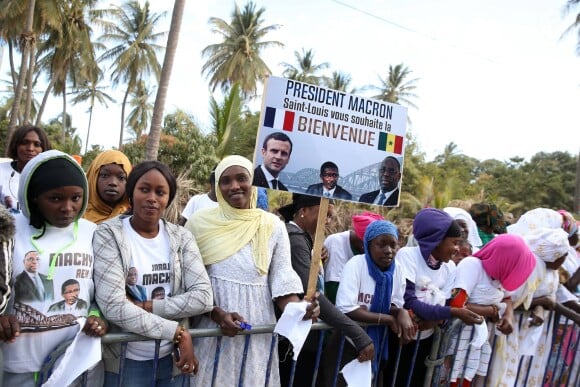 Illustration - Après avoir été accueillis par le Président de la République du Sénégal, Macky Sall et son épouse Marène Sall sur l'aéroport de Saint-Louis, le Président de la République française, Emmanuel Macron accompagné de son épouse Brigitte Macron ont participé à un bain de foule dans les rues de la ville. Ils se sont, ensuite, rendus sur la Langue de Barbarie, touchée par l'érosion côtière avant d'aller sur la place Faidherbe pour une allocution des deux chefs d'états. Avant de quitter Saint-Louis, le couple présidentiel est allé à la rencontre des élèves d'une école à l'occasion du lancement symbolique d'un concours sur les cent ans de l'Aéropostale. Saint-Louis, Sénégal le le 3 Février 2018. © Dominique Jacovides/Bestimage
