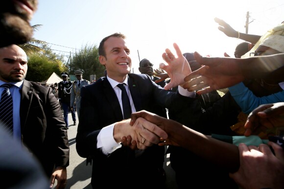 Emmanuel Macron - Après avoir été accueillis par le Président de la République du Sénégal, Macky Sall et son épouse Marène Sall sur l'aéroport de Saint-Louis, le Président de la République française, Emmanuel Macron accompagné de son épouse Brigitte Macron ont participé à un bain de foule dans les rues de la ville. Ils se sont, ensuite, rendus sur la Langue de Barbarie, touchée par l'érosion côtière avant d'aller sur la place Faidherbe pour une allocution des deux chefs d'états. Avant de quitter Saint-Louis, le couple présidentiel est allé à la rencontre des élèves d'une école à l'occasion du lancement symbolique d'un concours sur les cent ans de l'Aéropostale. Saint-Louis, Sénégal le le 3 Février 2018. © Dominique Jacovides/Bestimage