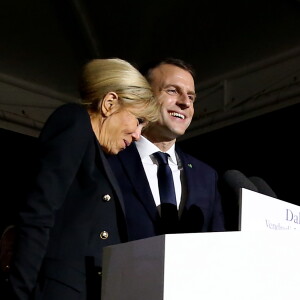 Aprés avoir honoré leurs programmes respectifs, Brigitte et Emmanuel Macron se sont retrouvés à la Résidence de France où se déroulait une réception de la communauté française. Dakar, le 2 Février 2018. © Dominique Jacovides/Bestimage