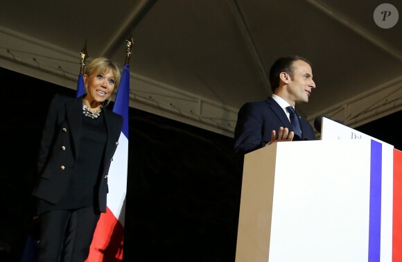 Aprés avoir honoré leurs programmes respectifs, Brigitte et Emmanuel Macron se sont retrouvés à la Résidence de France où se déroulait une réception de la communauté française. Dakar, le 2 Février 2018. © Dominique Jacovides/Bestimage
