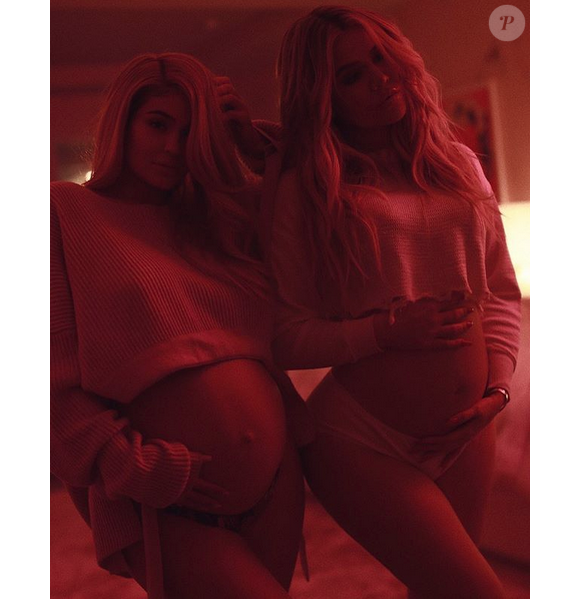 Kylie Jenner et Khloé Kardashian, enceintes. Février 2018.