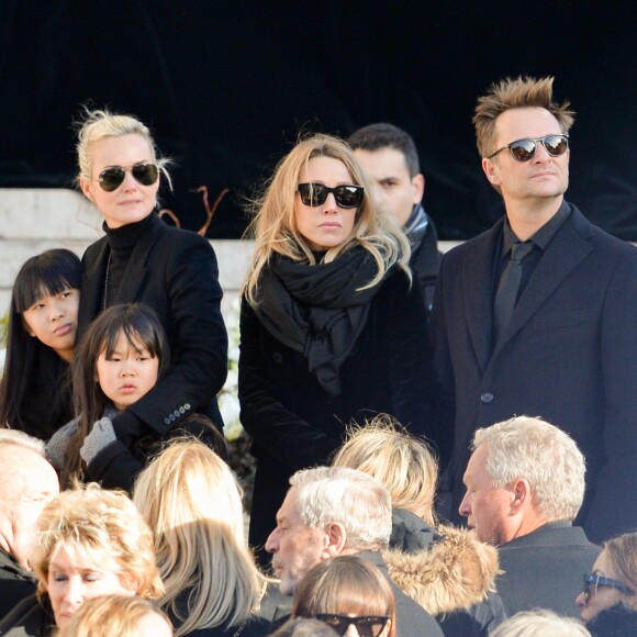 Brigitte Macron, David Hallyday, Laura Smet, Laeticia Hallyday, ses filles Jade et Joy devant l'église de la Madeleine pour les obsèques de Johnny Hallyday à Paris, France, le 9 décembre 2017. © Veeren/Bestimage