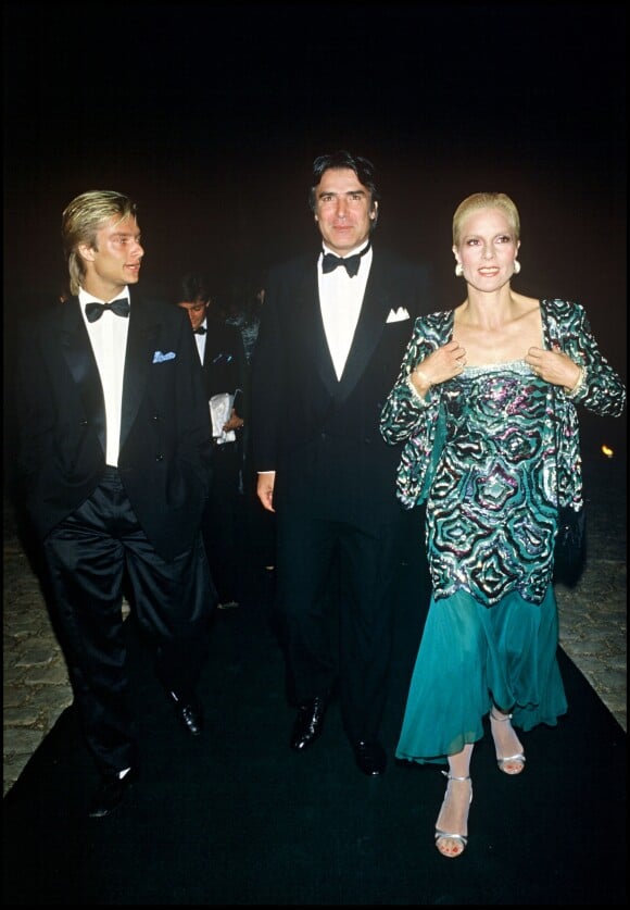 David Hallyday, Tony Scotti et Sylvie Vartan en 1985 lors de la soirée du lancement du parfum Poison de Dior.